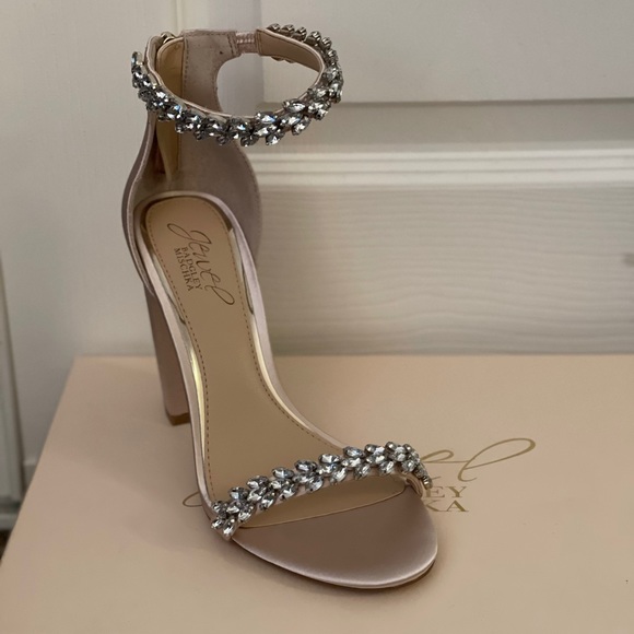 Shoes - Jewel by Badgley Mischka shoes size 7